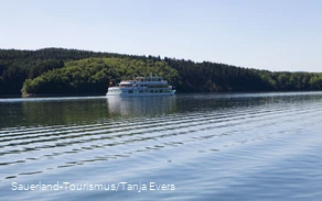 Personenschiff "Bigge" auf dem Wasser