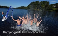 Gruppe im Wasser 