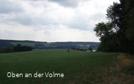 Aussicht nach Verlassen des Waldes über Niederhengstenberg hinweg