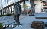 Mitten in der Innenstadt steht die Statue