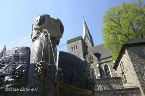 Geschichtsbrunnen - Turm Martinus Kirche