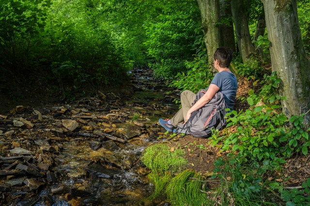 Pause am Bach auf dem Sauerland-Höhenflug